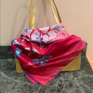 Jacqmar of London 💯 % silk scarf 🧣